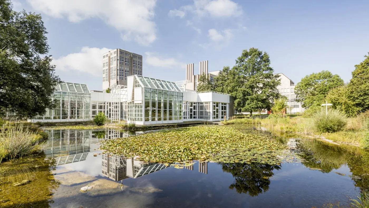 Wasserflächen und Grünanlagen auf dem Campus
